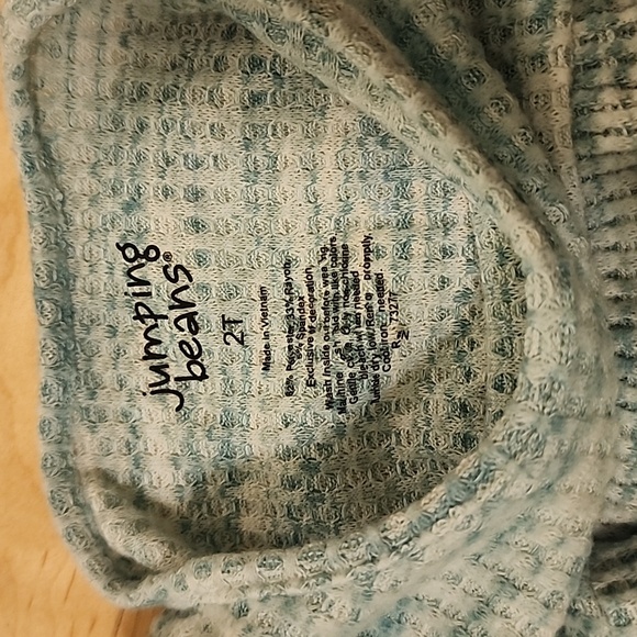 Long sleeve soft sweater size 2T - Picture 2 of 2